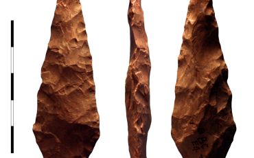 71,000 BCE bifacial silcrete point found at the Blombos Cave in South Africa.